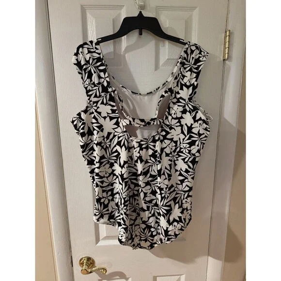 Lands' End Size 22W Chlorine Resistant Soft Cup Tummy Control Swimsuit One Piece - Picture 7 of 9